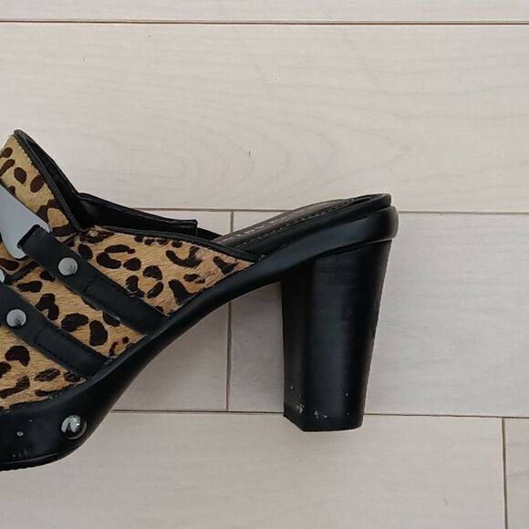 A. Marinelli Women's Leopard Print Suede Closed Toe Clog Heels Tan 7M - Picture 3 of 7